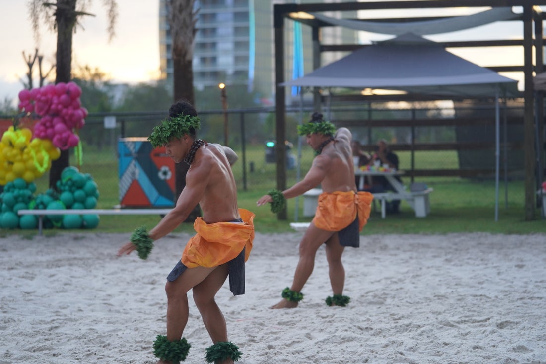 Decorative image, hula dancers on boxi beach